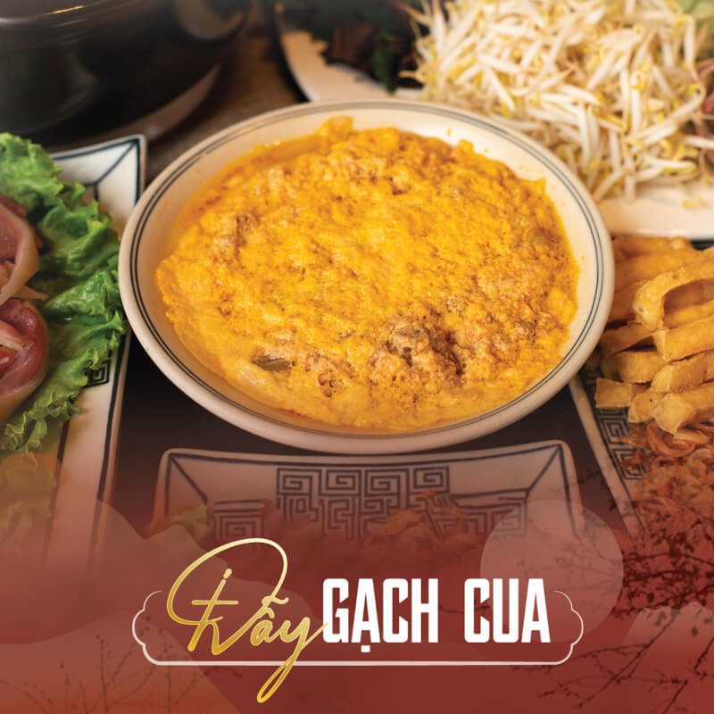 Một nồi lẩu có bát gạch cua đẫy đà