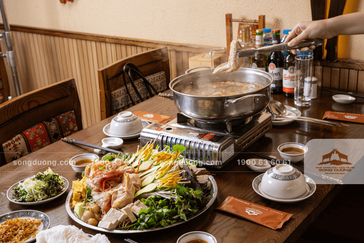 Lẩu gà Tây Bắc Song Dương