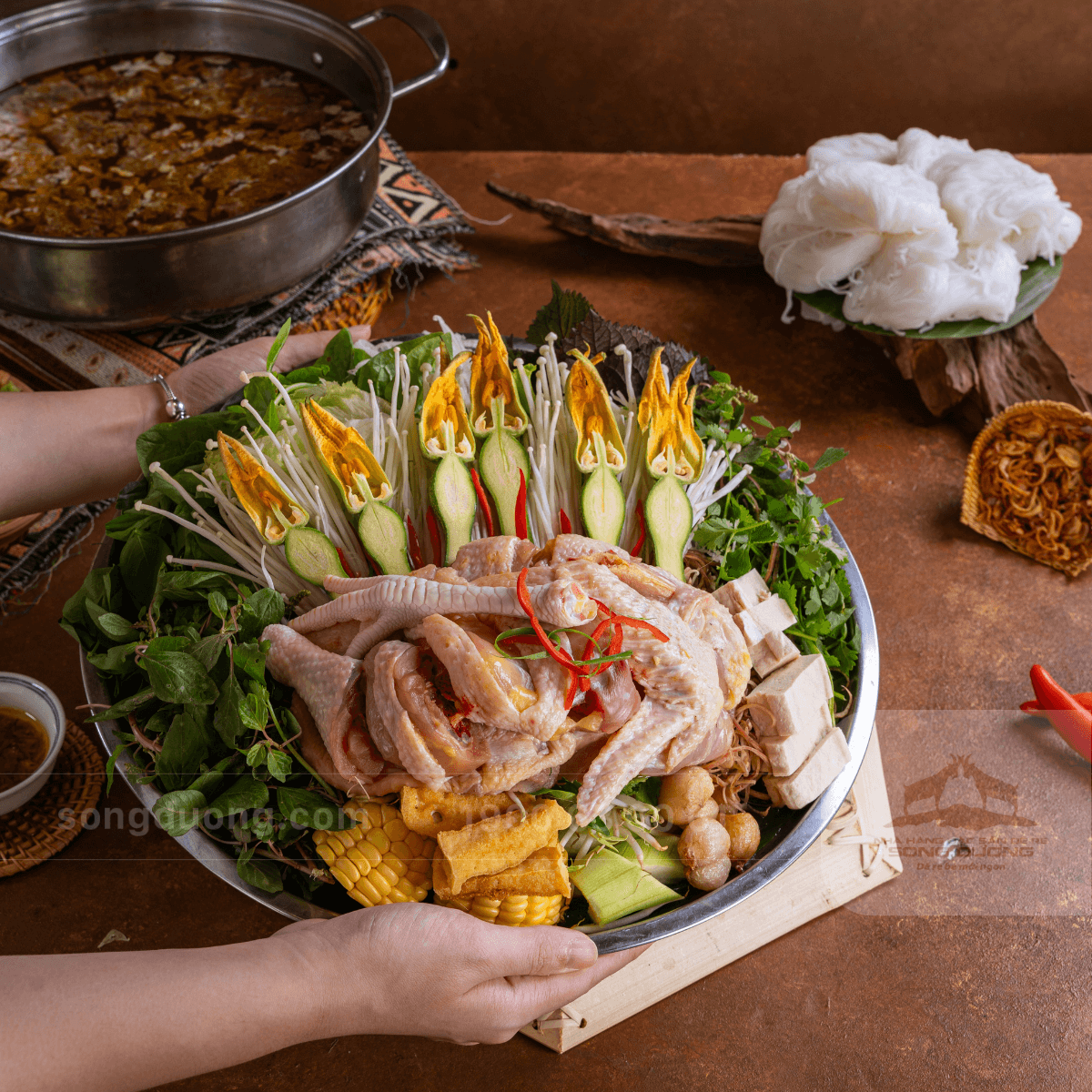 Mẹt gà nửa con phù hợp với bàn khách 2-4 người