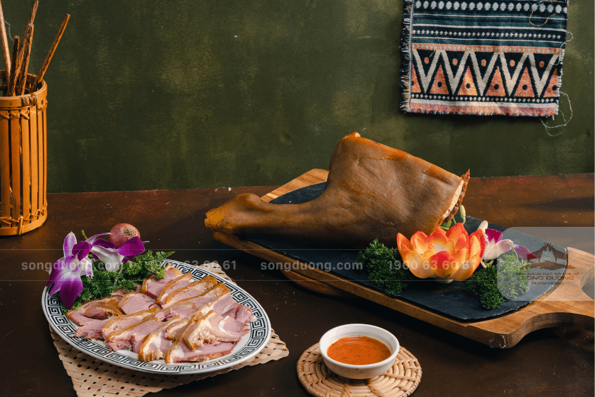 Đùi dê ré hun khói - Món ngon từ rừng