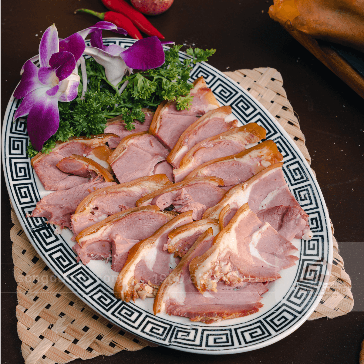 Kết cấu từng phần thịt dê hun khói hấp dẫn